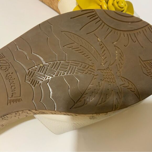 Brighton Helena Women’s Size 9 M  Slide Yellow and White flower leather. - Picture 7 of 11